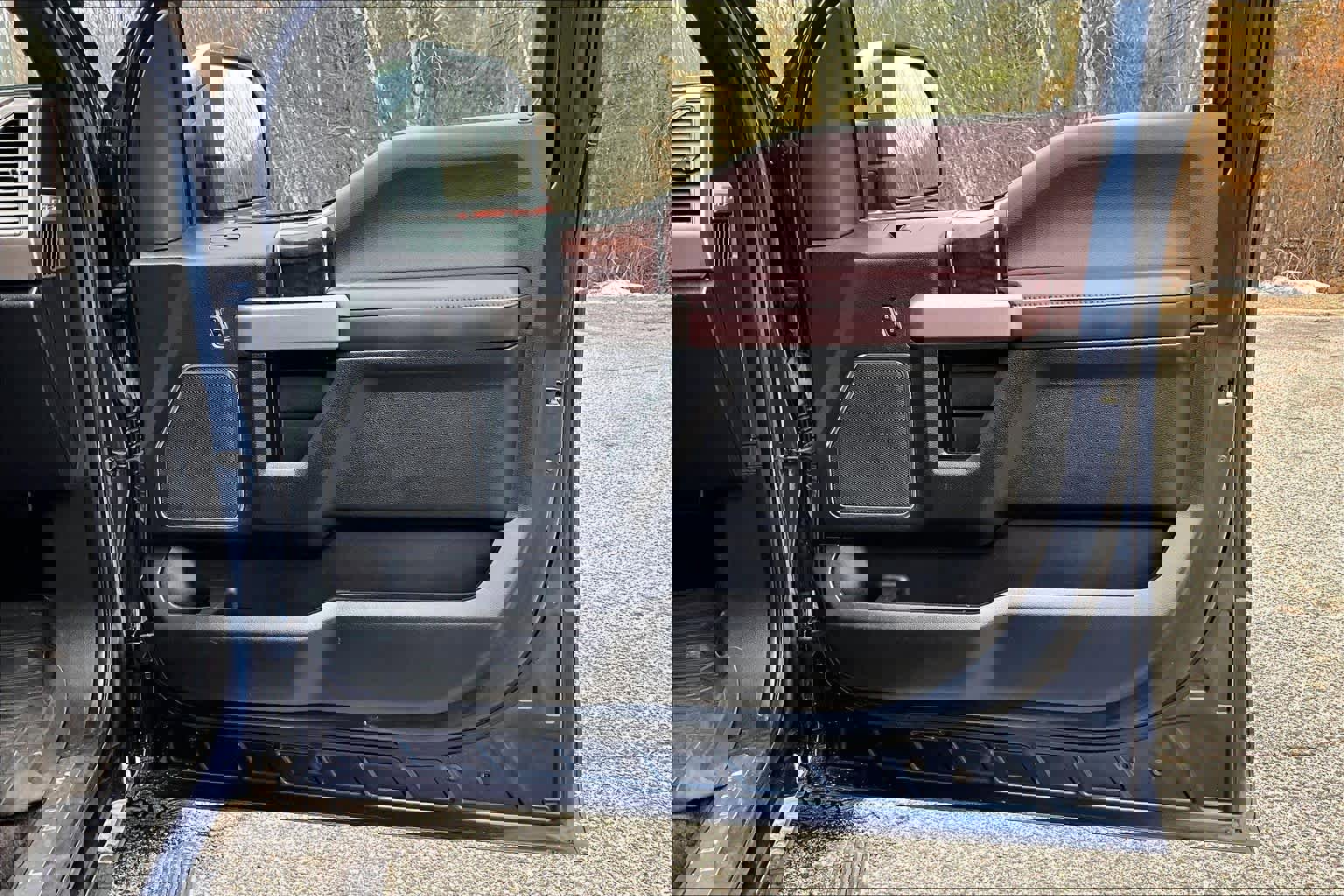 Used 2016 Ford F150 Platinum w/ Equipment Group 701A Luxury AWD/4WD image 23