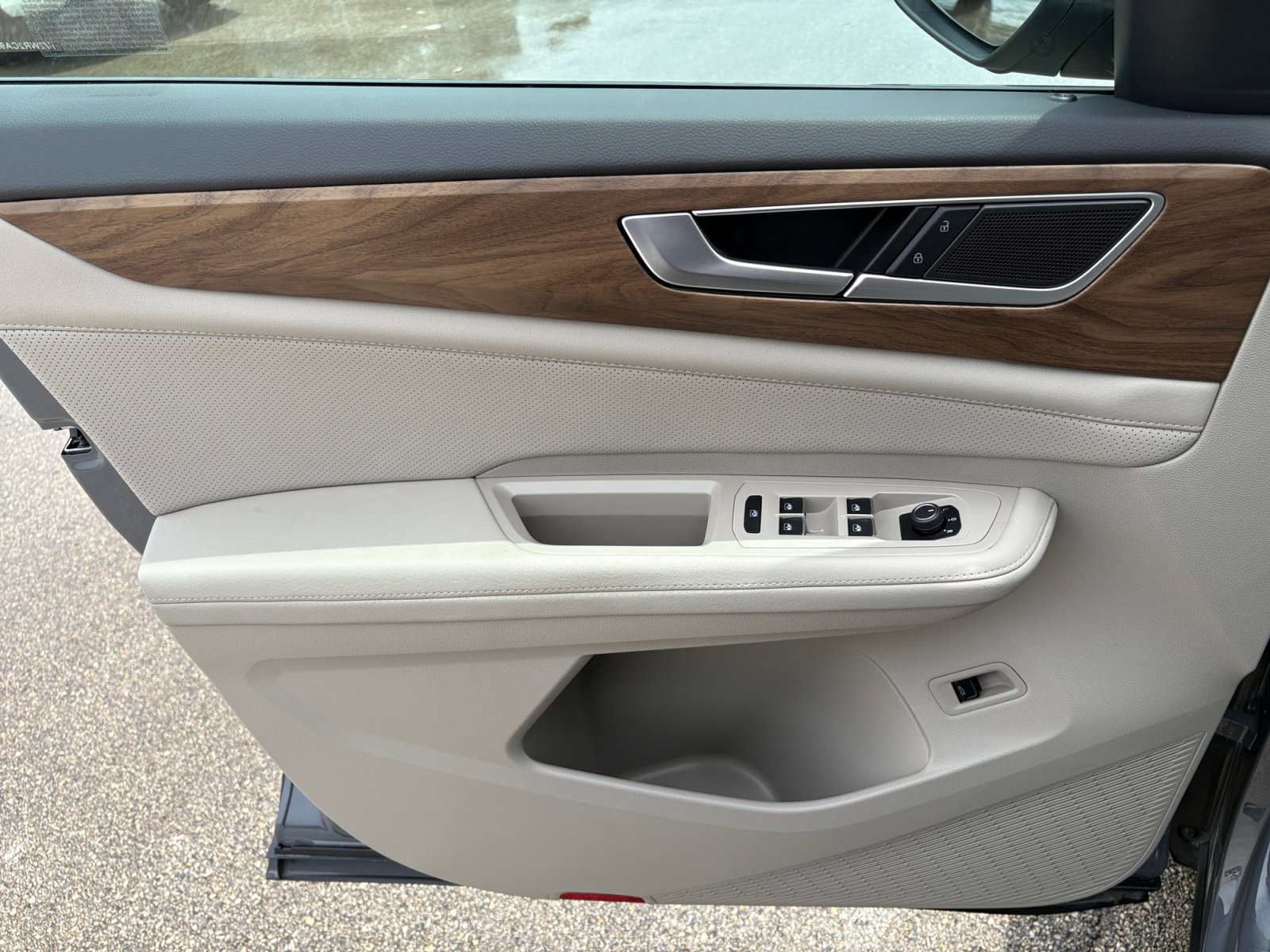 Certified 2025 Volkswagen Atlas SE FWD image 24