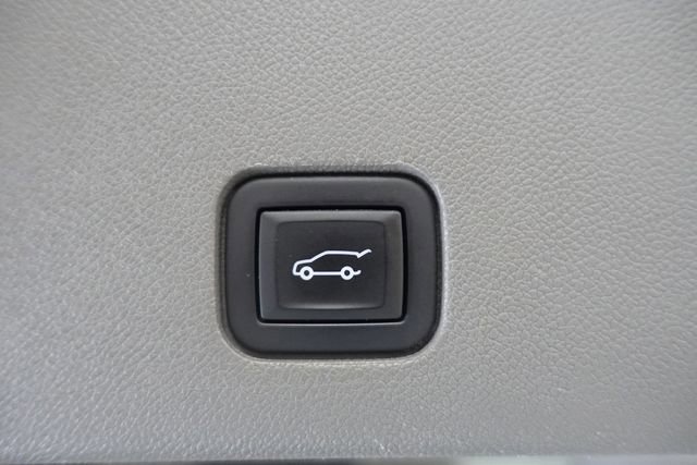 Used 2023 Cadillac XT6 Premium Luxury w/ Technology Package FWD image 24