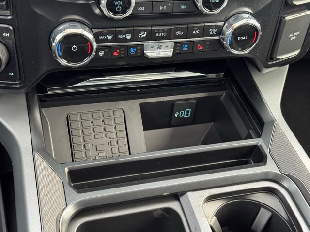 New 2026 Ford F350 Lariat w/ Black Appearance Package image 17