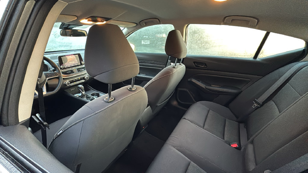 Used 2025 Nissan Altima 2.5 SV FWD image 31