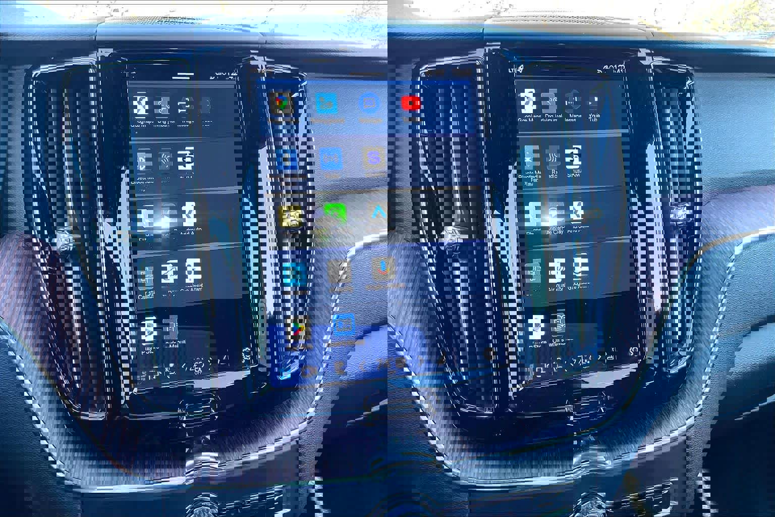 Used 2023 Volvo XC60 T8 Plus image 35