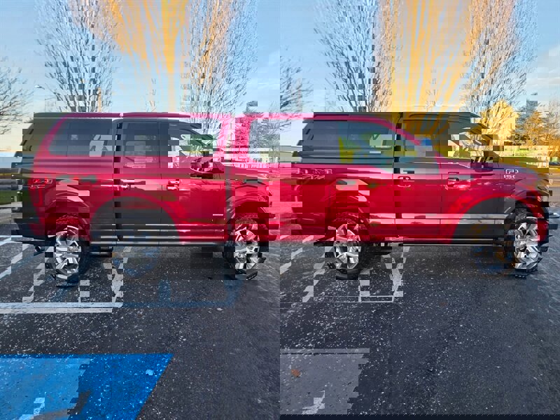 Used 2017 Ford F150 Platinum w/ Equipment Group 701A Luxury AWD/4WD image 3