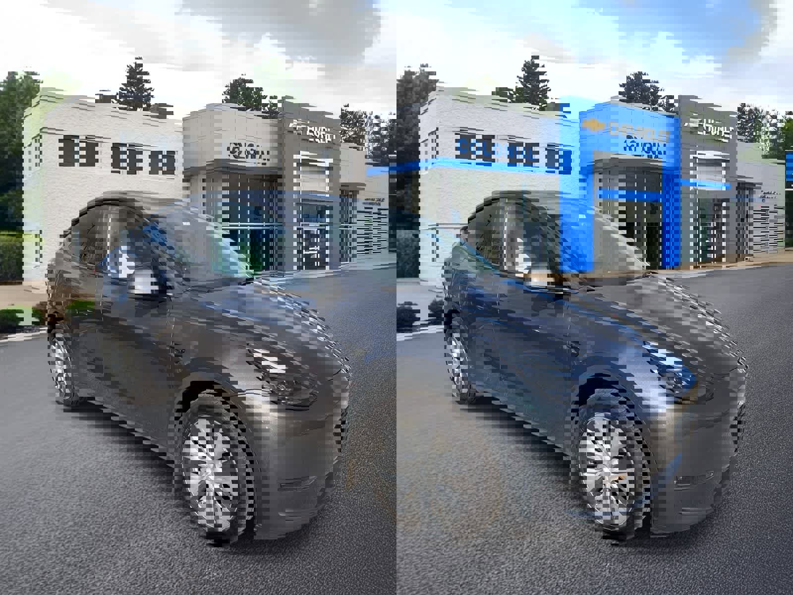 Used 2023 Tesla Model Y AWD image 4