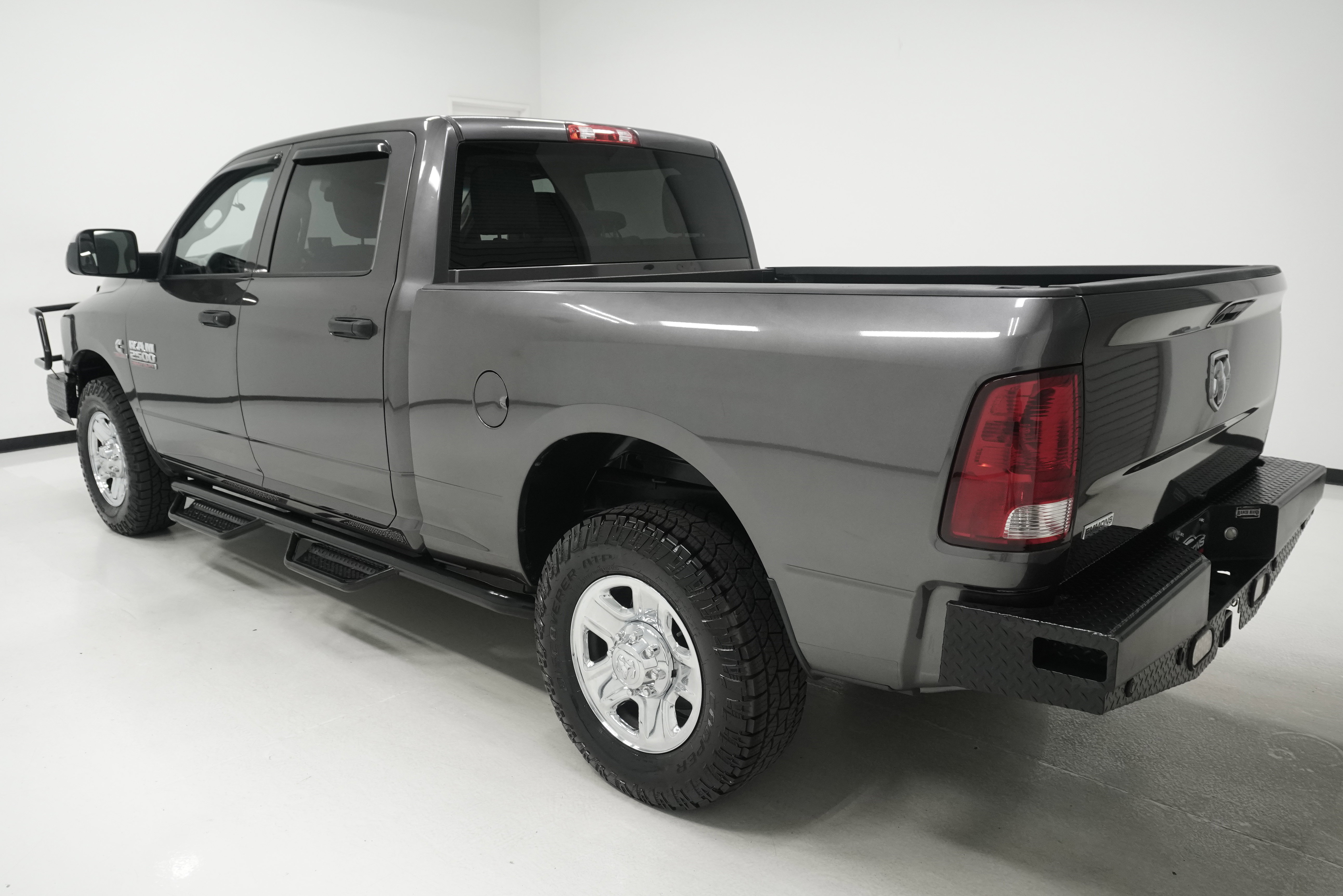 Used 2014 RAM 2500 Tradesman w/ Chrome Appearance Group RWD image 4