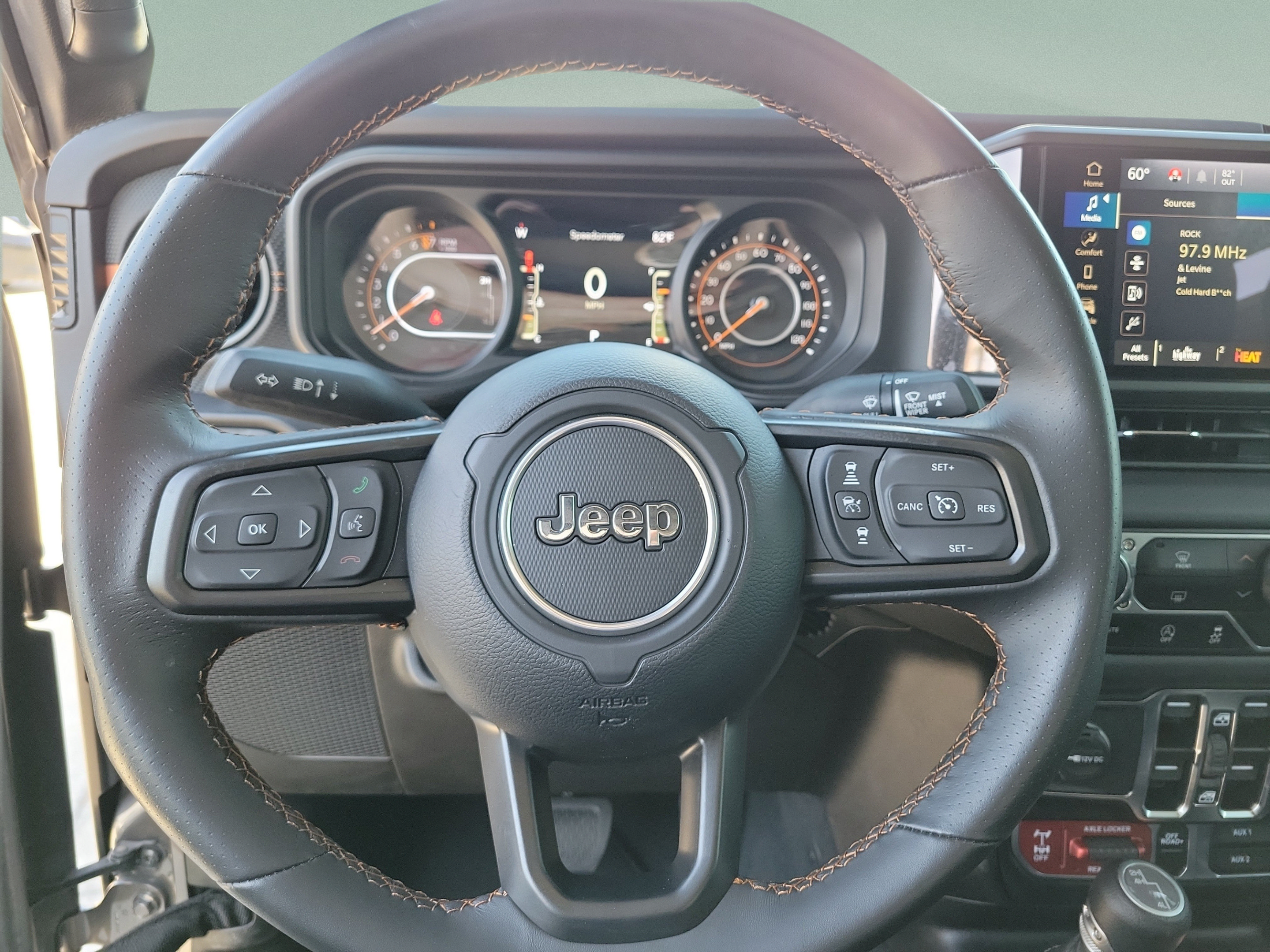 Used 2024 Jeep Gladiator Mojave AWD/4WD image 18
