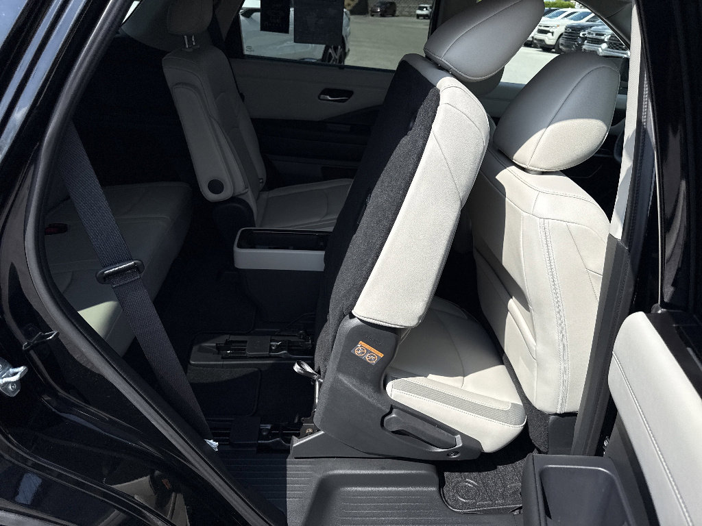 Used 2024 Nissan Pathfinder SL w/ SL Premium Package FWD image 32