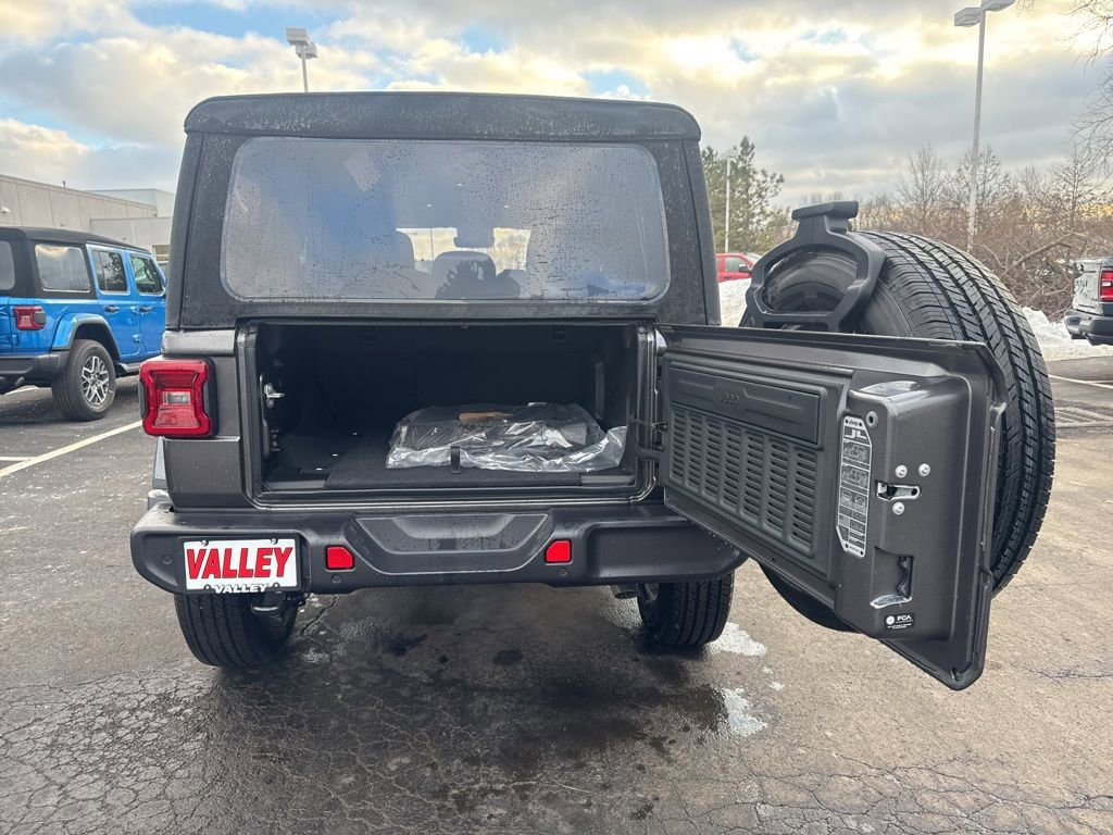 New 2025 Jeep Wrangler Unlimited Sahara AWD/4WD image 40