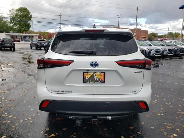 Used 2023 Toyota Highlander LE image 4
