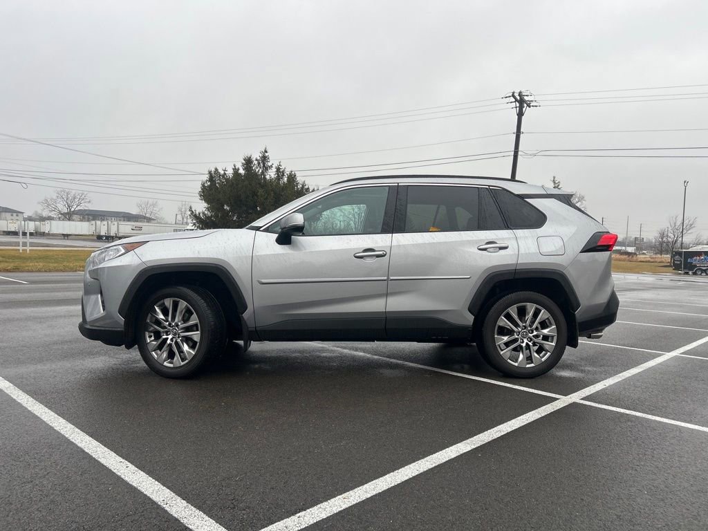 Used 2021 Toyota RAV4 XLE Premium image 7