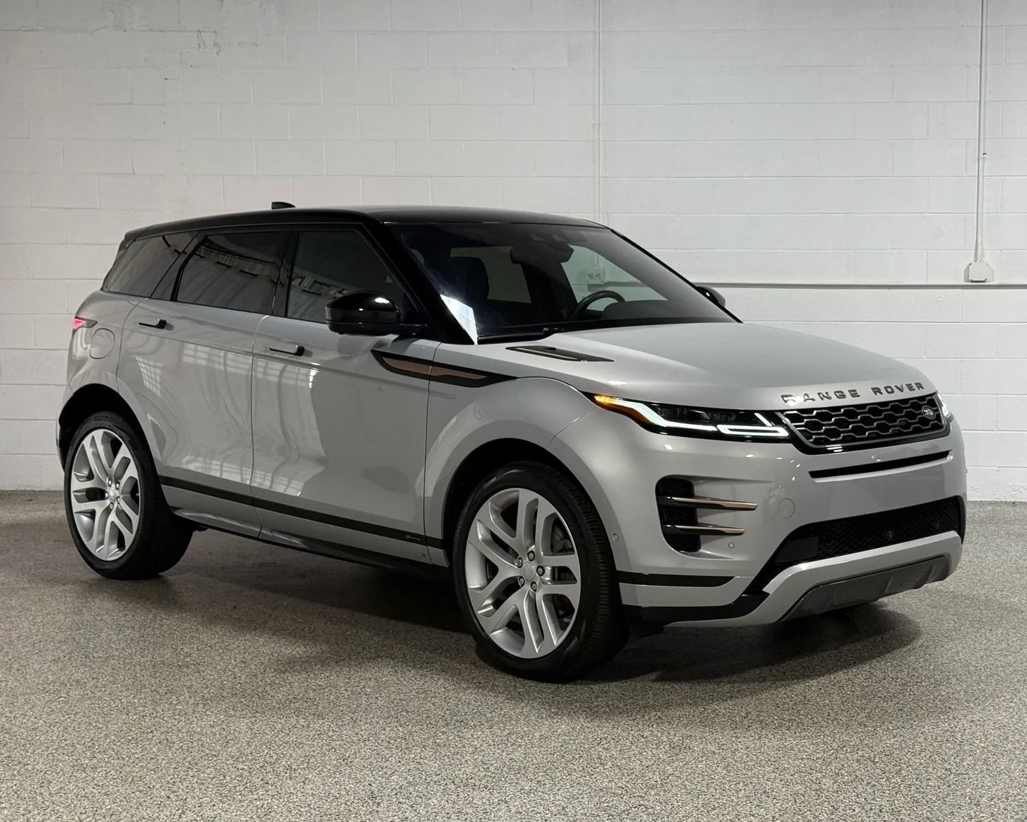 Used 2020 Land Rover Range Rover Evoque R-Dynamic SE AWD/4WD image 4