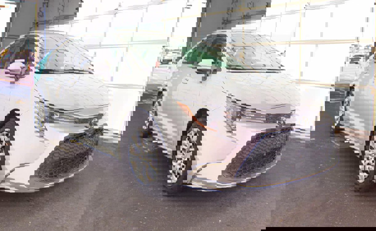 Used 2021 Toyota Corolla LE image 9
