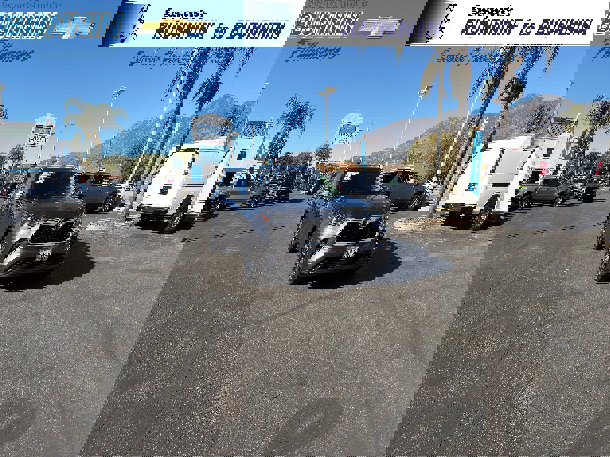 Used 2024 Toyota Highlander XLE image 1