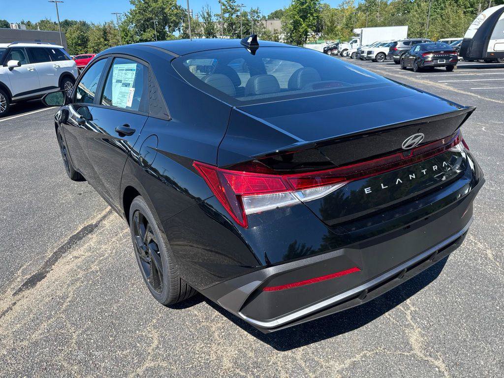 New 2026 Hyundai Elantra SEL Sport FWD image 4