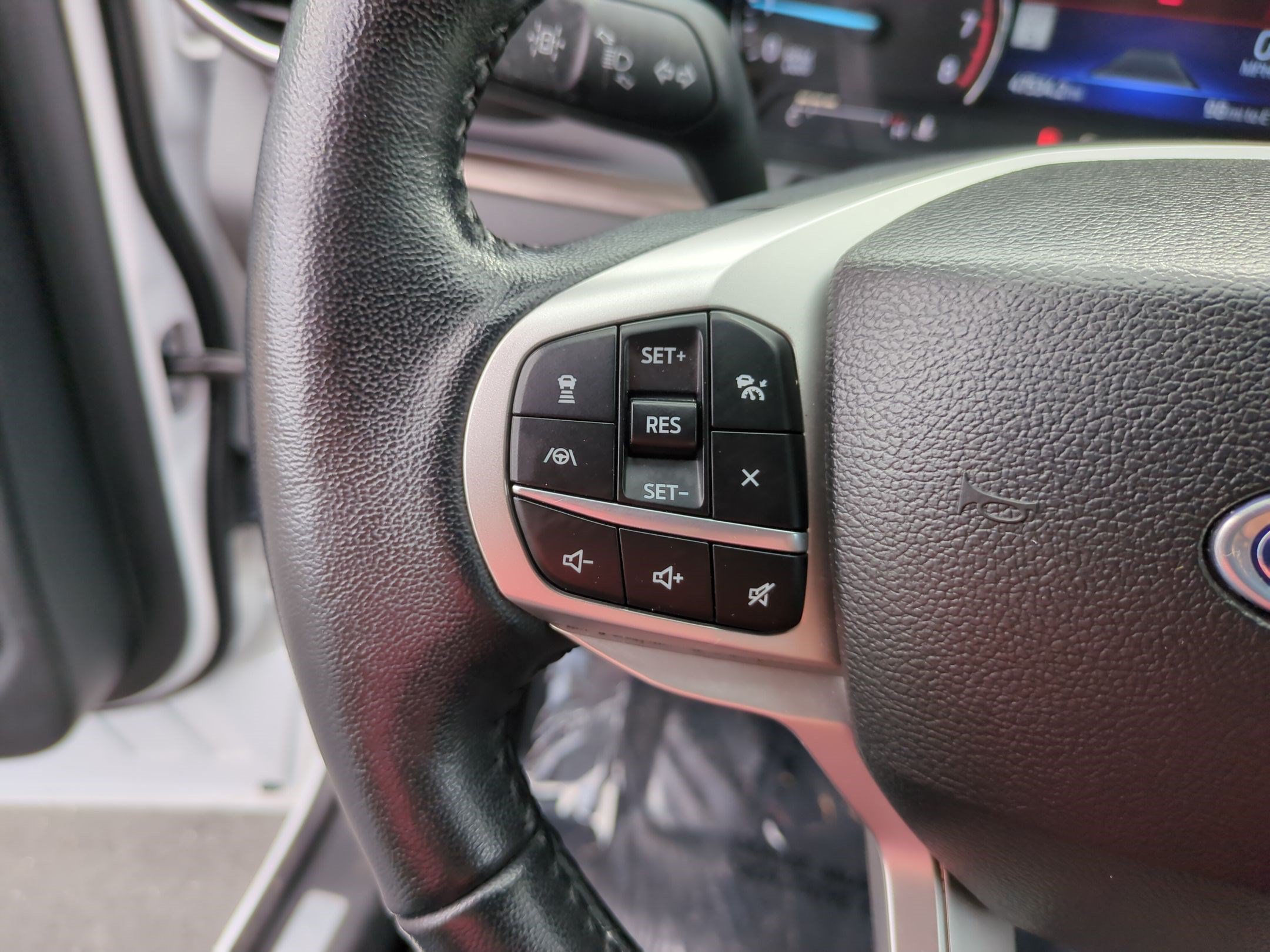 Certified 2023 Ford Explorer Limited AWD/4WD image 19