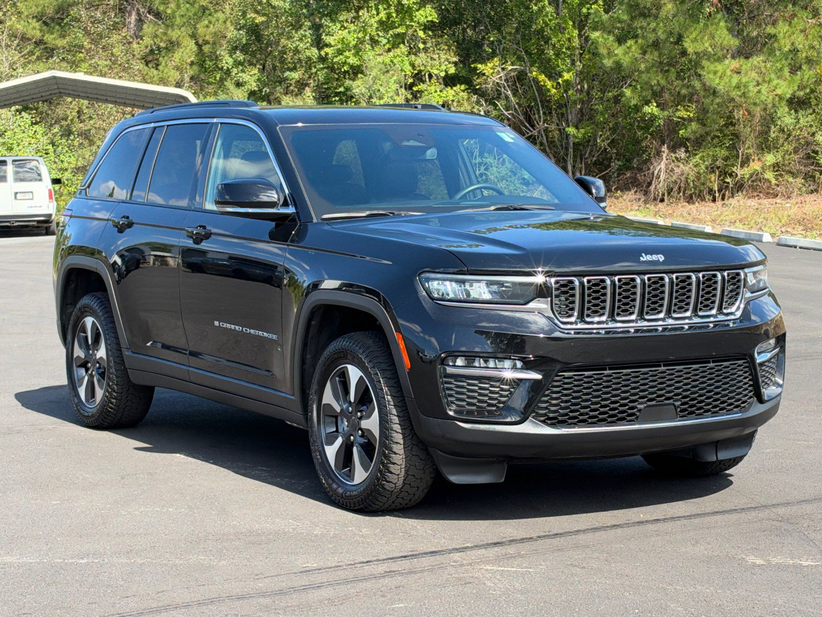 Used 2024 Jeep Grand Cherokee Limited 4xe AWD/4WD image 3