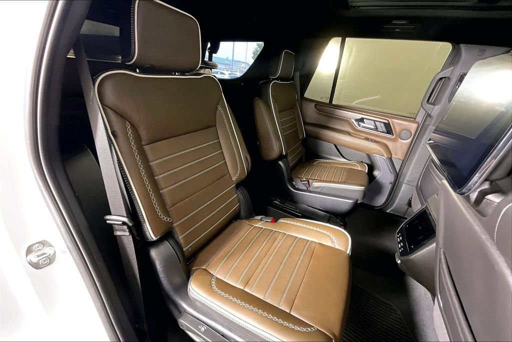 Used 2025 GMC Yukon Denali Ultimate AWD/4WD image 36
