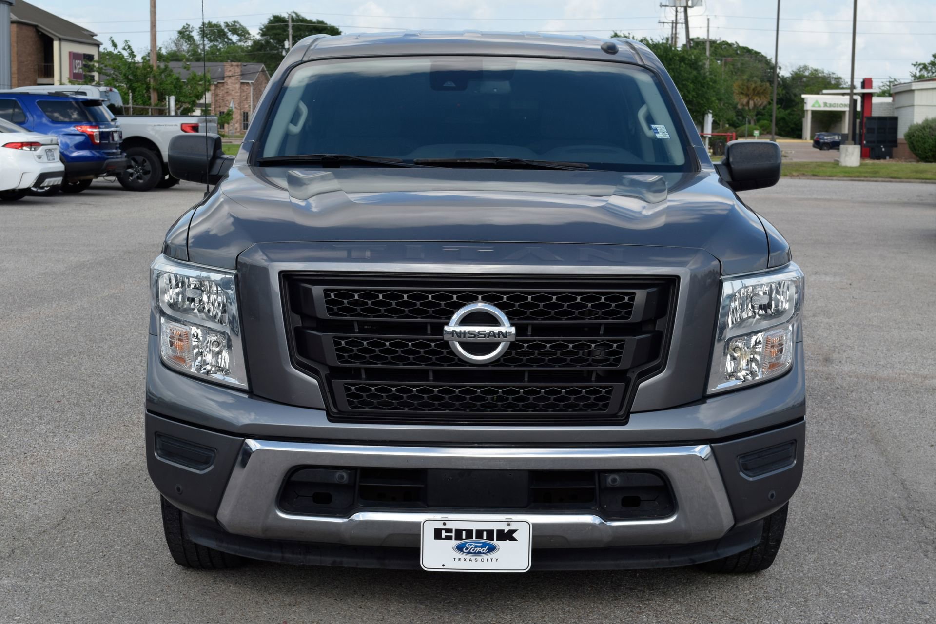 Used 2021 Nissan Titan SV w/ SV Convenience Package RWD image 2
