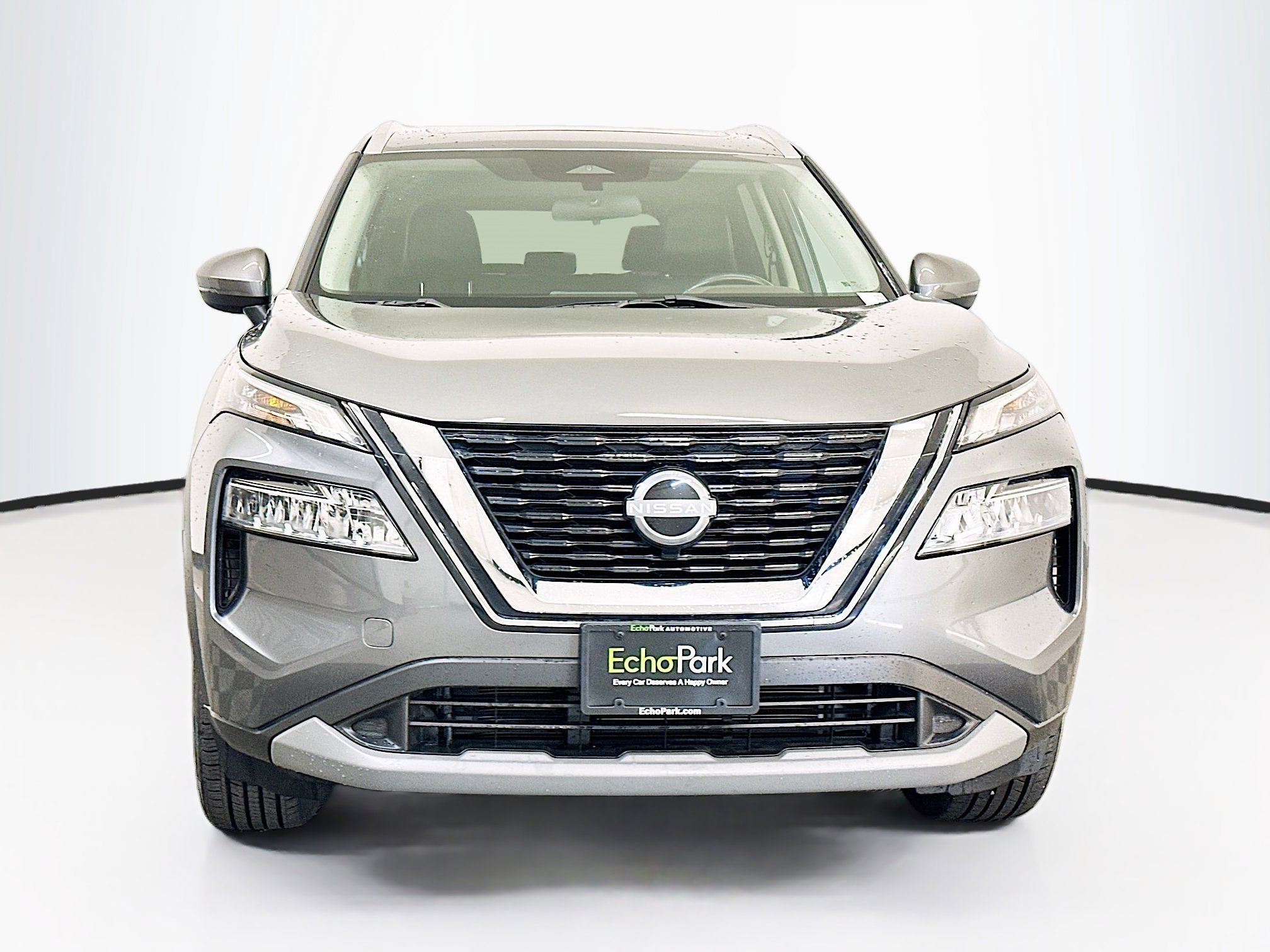 Used 2023 Nissan Rogue SV w/ SV Premium Package image 2