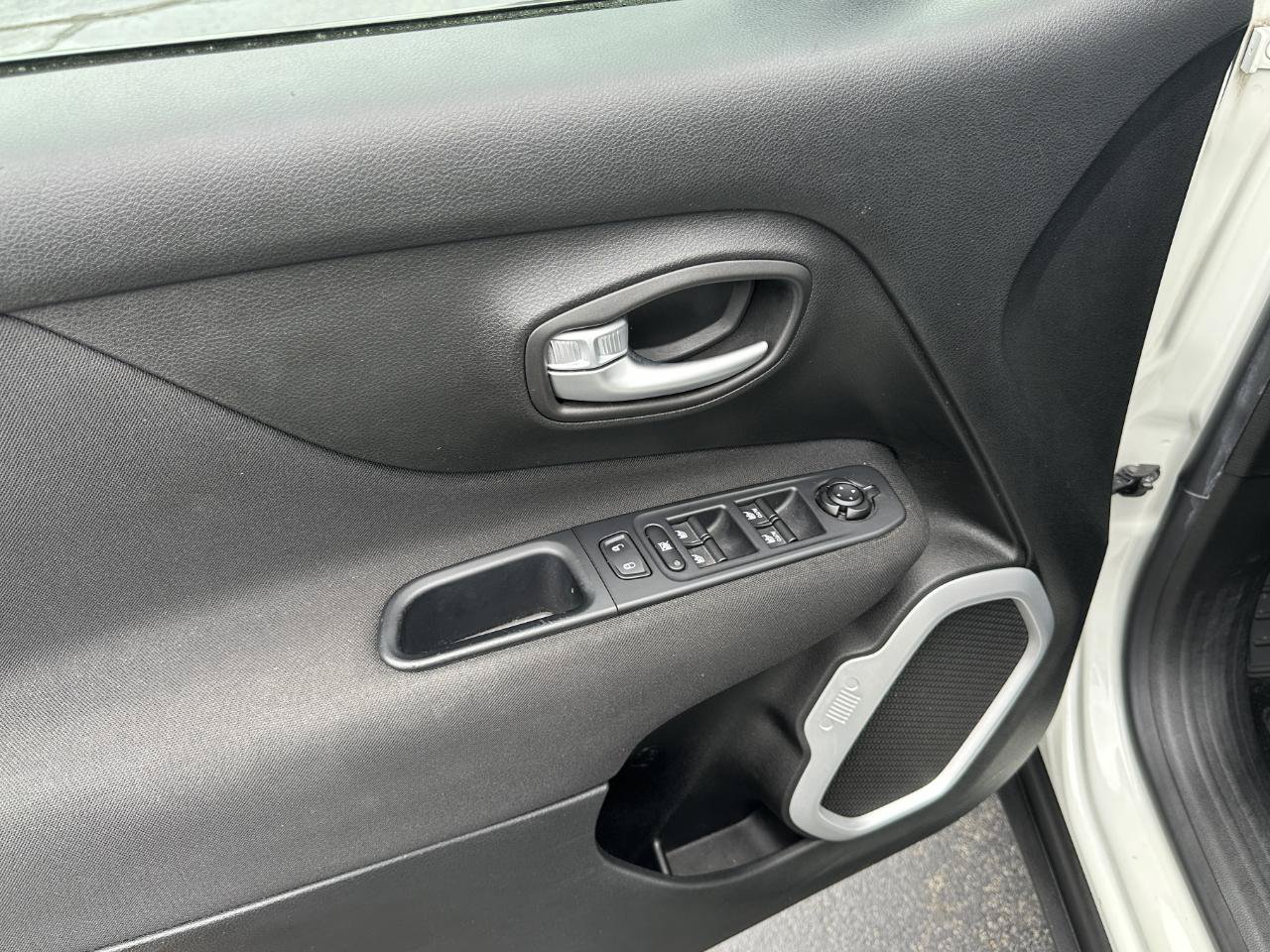 Used 2019 Jeep Renegade Sport AWD/4WD image 23