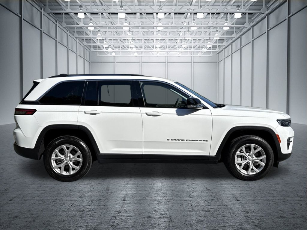 Used 2023 Jeep Grand Cherokee Limited AWD/4WD image 11