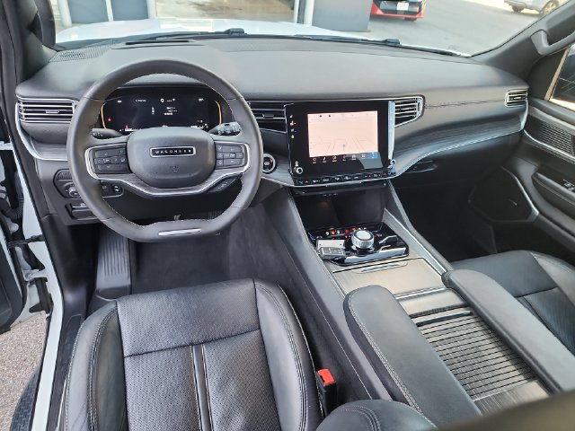 Used 2024 Jeep Wagoneer Series III AWD/4WD image 13