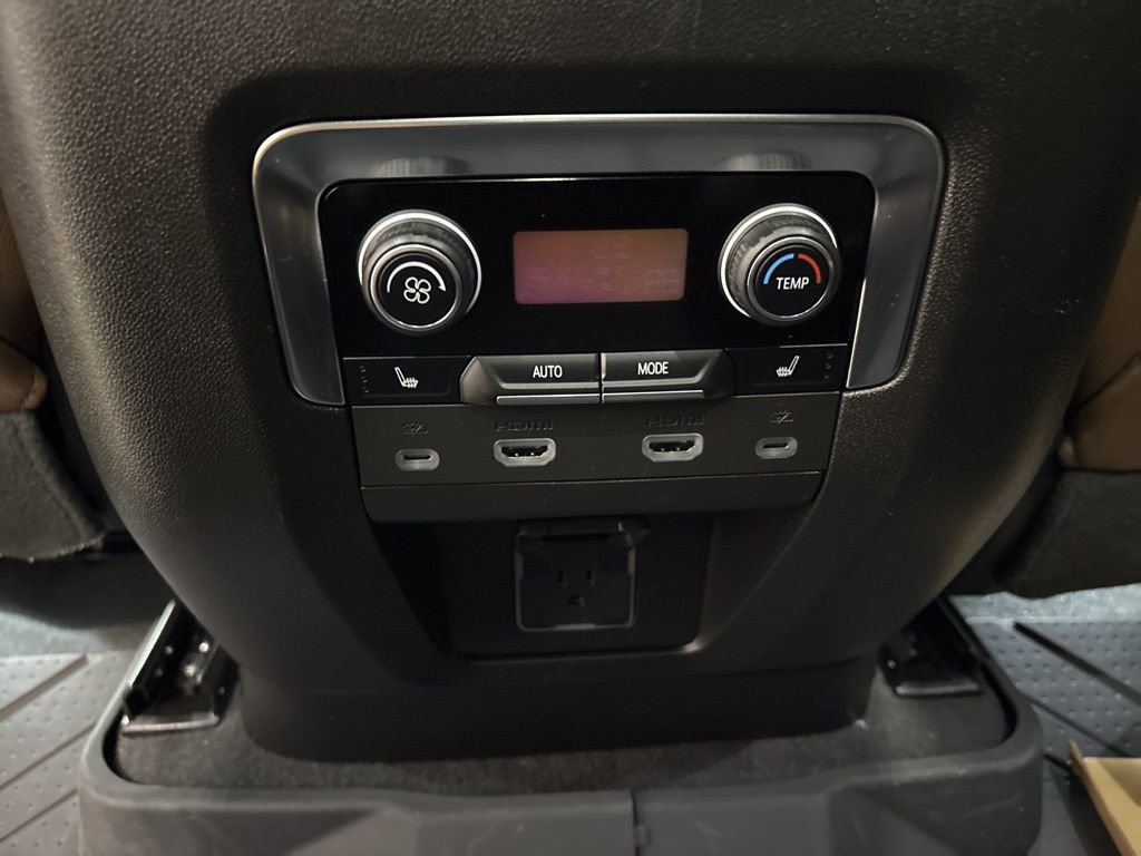Used 2023 Chevrolet Suburban High Country w/ Advanced Technology Package image 29