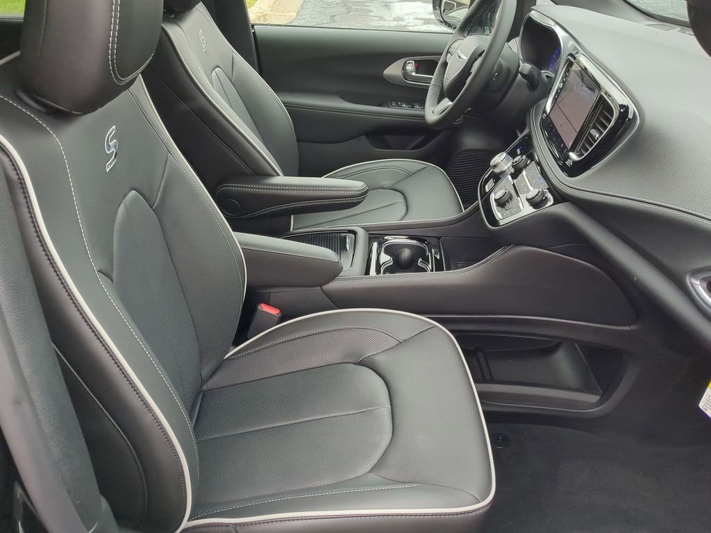New 2026 Chrysler Pacifica Limited w/ S Appearance Package image 17