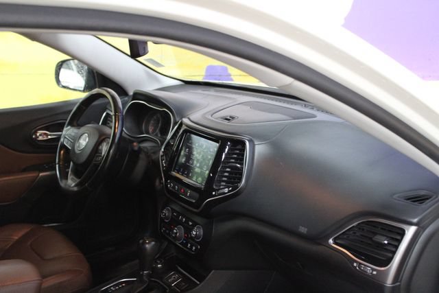 Used 2019 Jeep Cherokee Overland w/ Technology Group AWD/4WD image 10