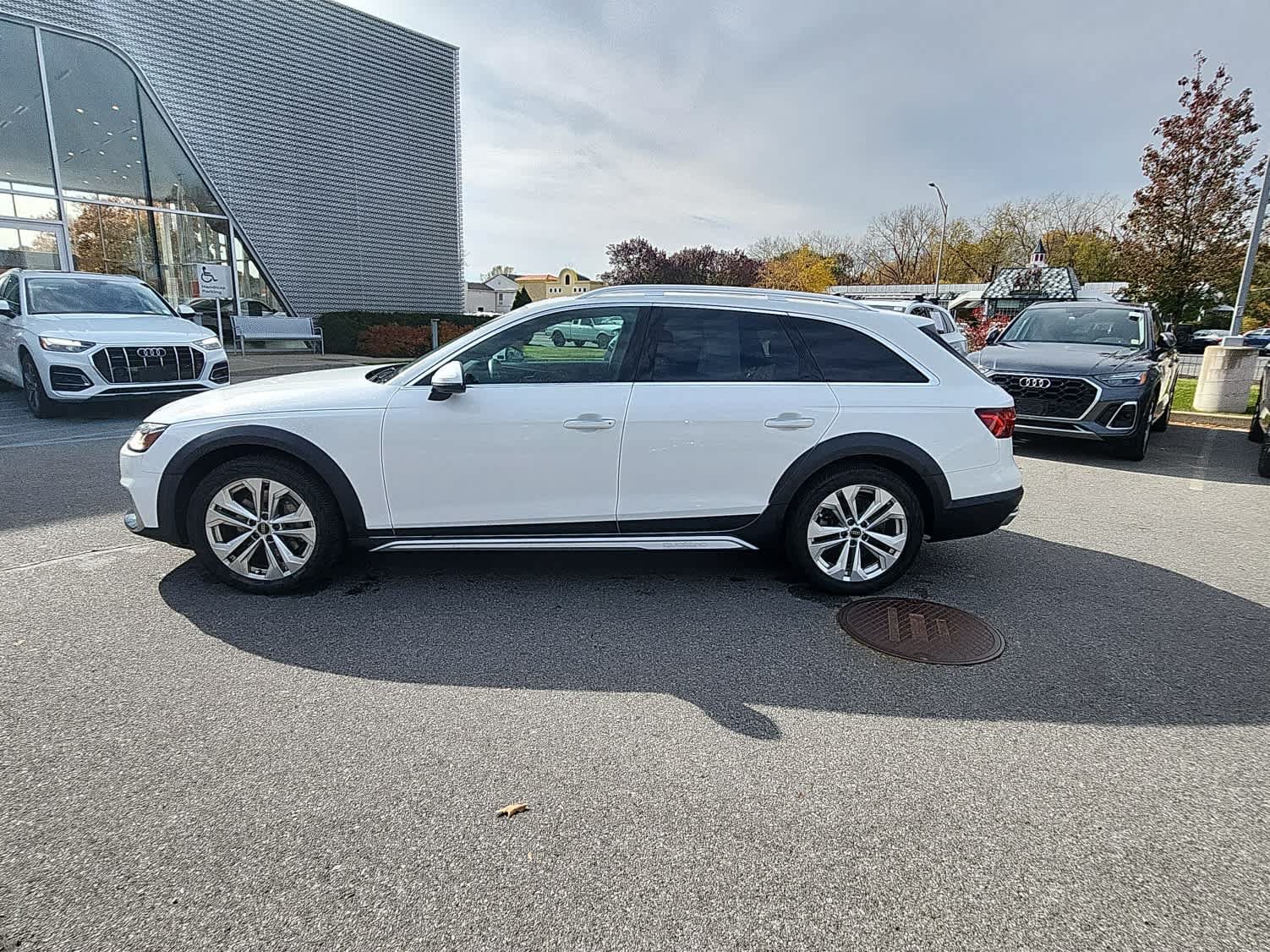 Used 2023 Audi A4 2.0T allroad Premium Plus AWD/4WD image 6