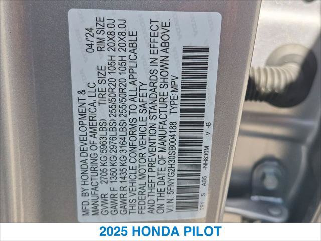 Certified 2025 Honda Pilot Sport image 26