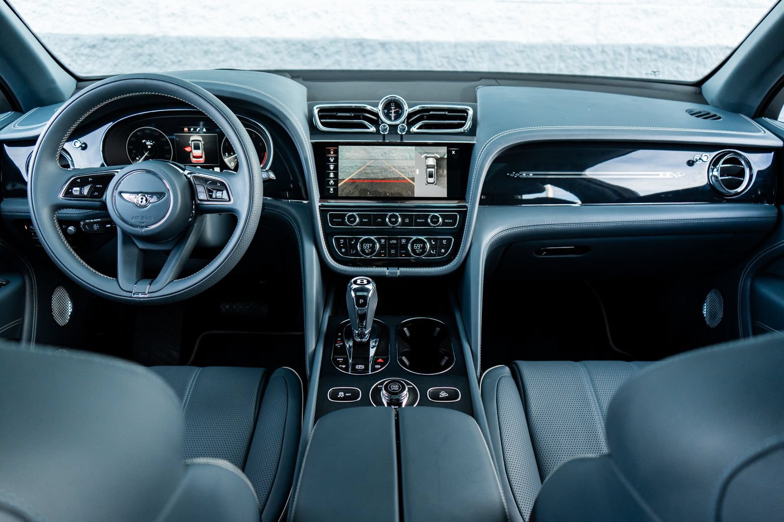 Certified 2023 Bentley Bentayga Extended Wheelbase AWD/4WD image 4