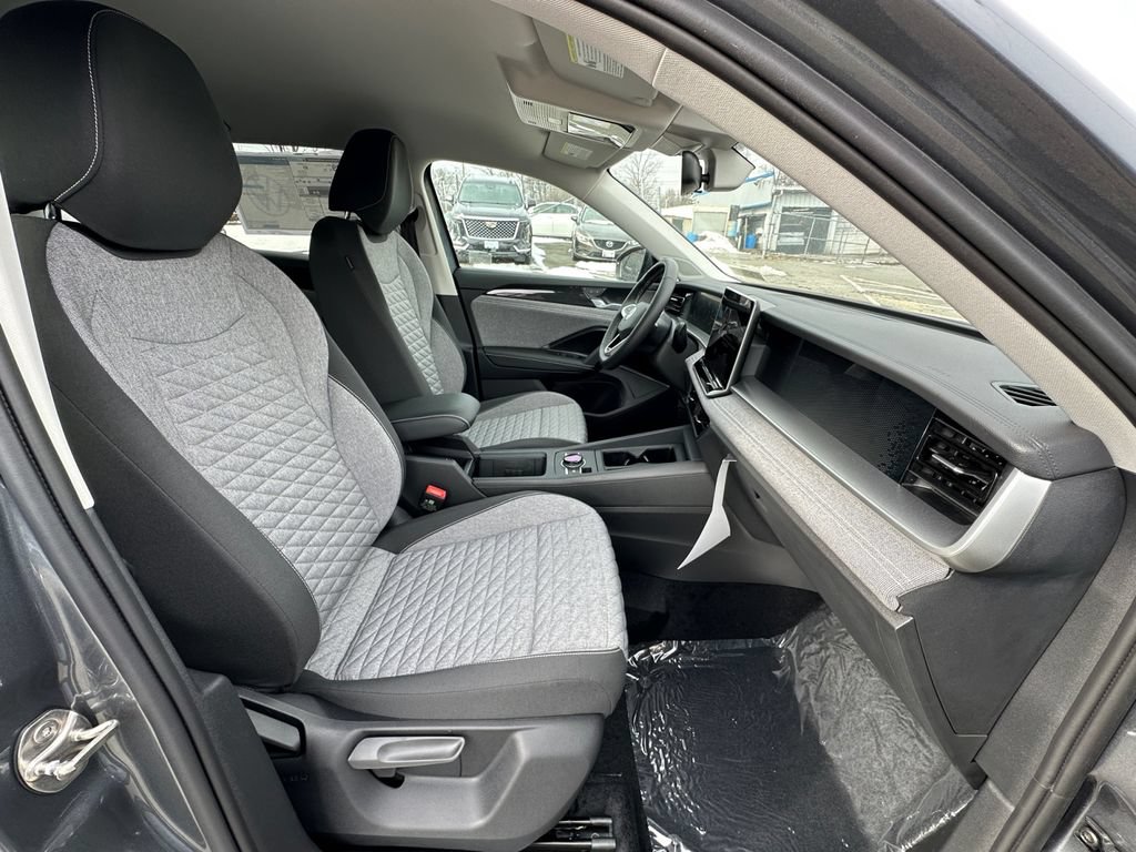 New 2026 Volkswagen Tiguan SE AWD/4WD image 32