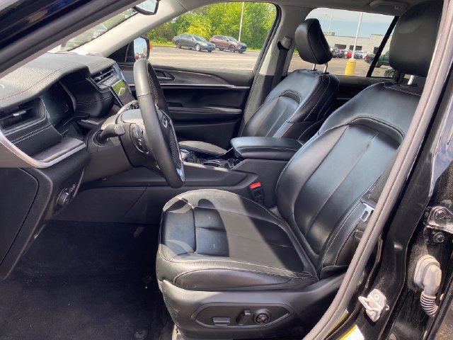 Used 2023 Jeep Grand Cherokee Limited AWD/4WD image 16