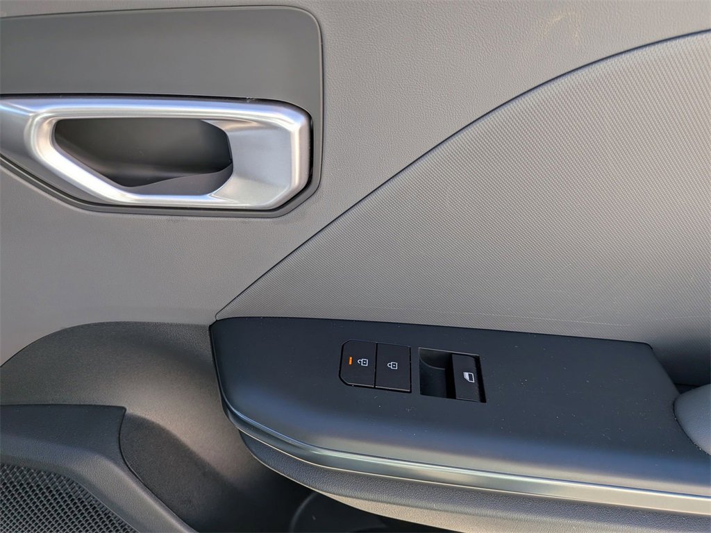 Used 2025 Kia K4 LXS image 29