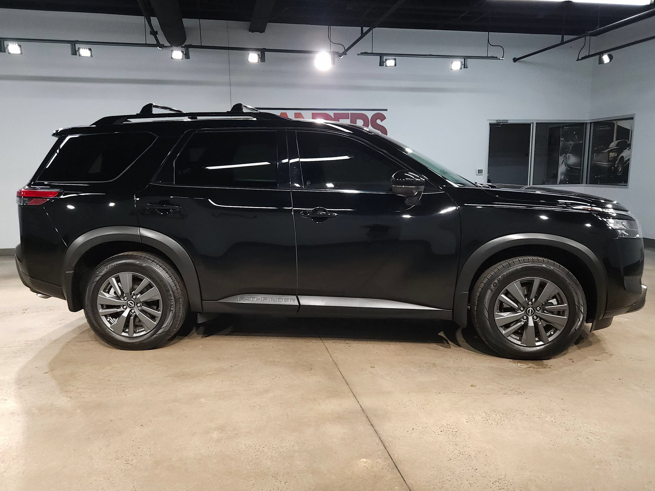 Used 2024 Nissan Pathfinder SV AWD/4WD image 8