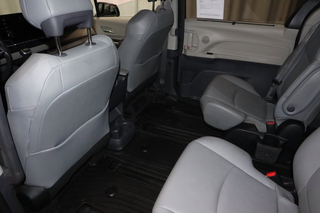 Used 2022 Toyota Sienna XLE image 23