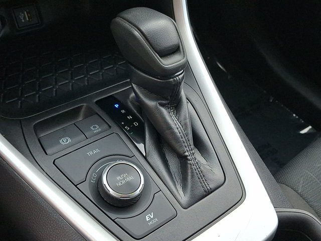 Certified 2025 Toyota RAV4 XLE AWD/4WD image 15