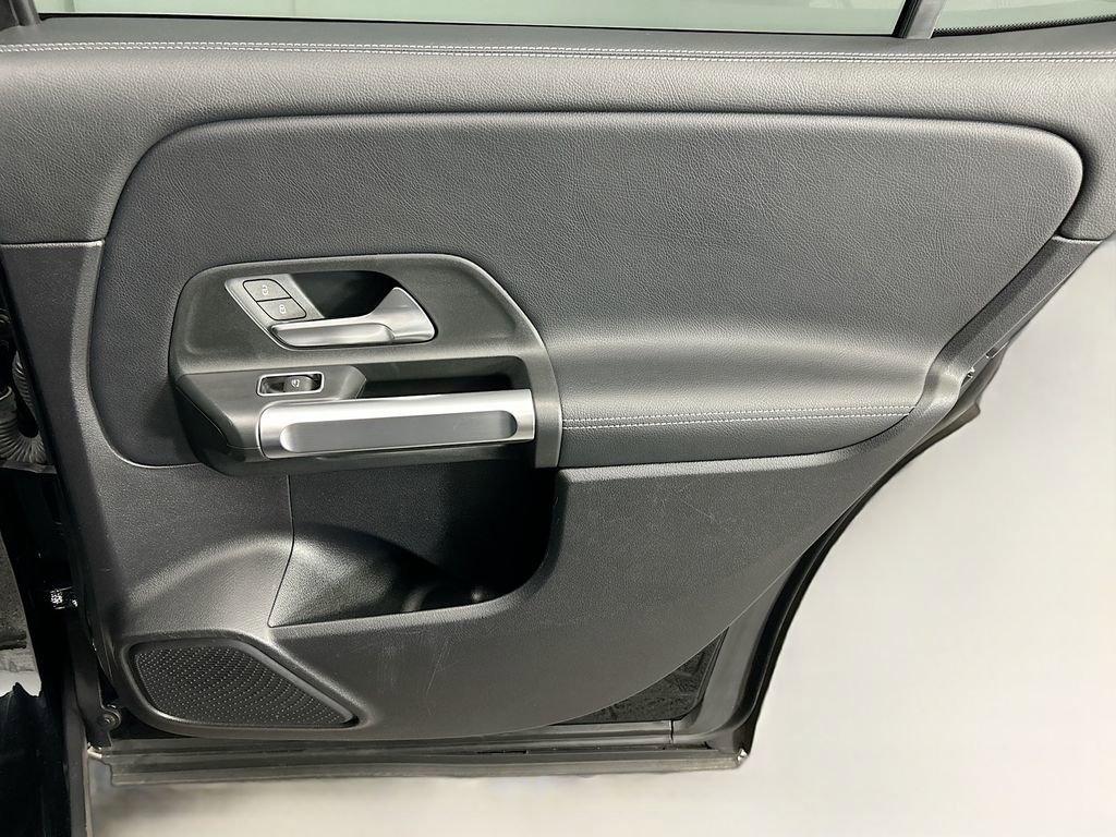 Used 2021 Mercedes-Benz GLB 250 4MATIC image 25