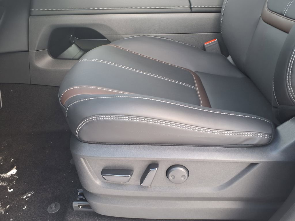 New 2026 Nissan Armada SL w/ Captain's Chari Seat Package image 10