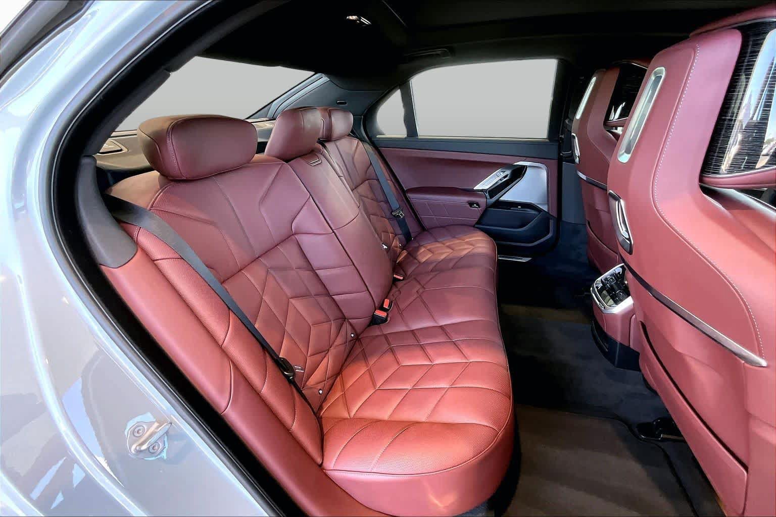 Used 2026 BMW 740i RWD image 21