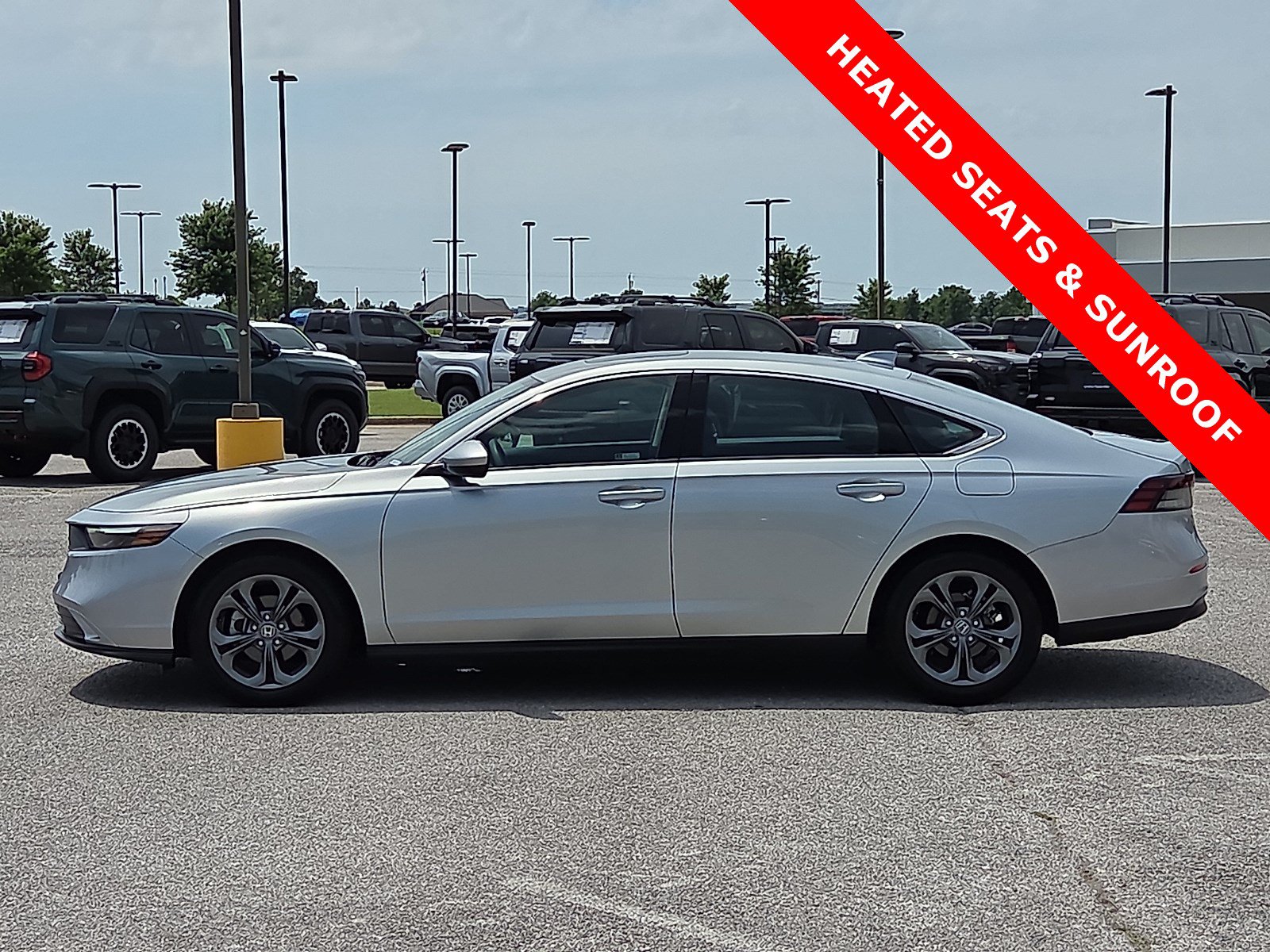 Used 2024 Honda Accord EX image 3