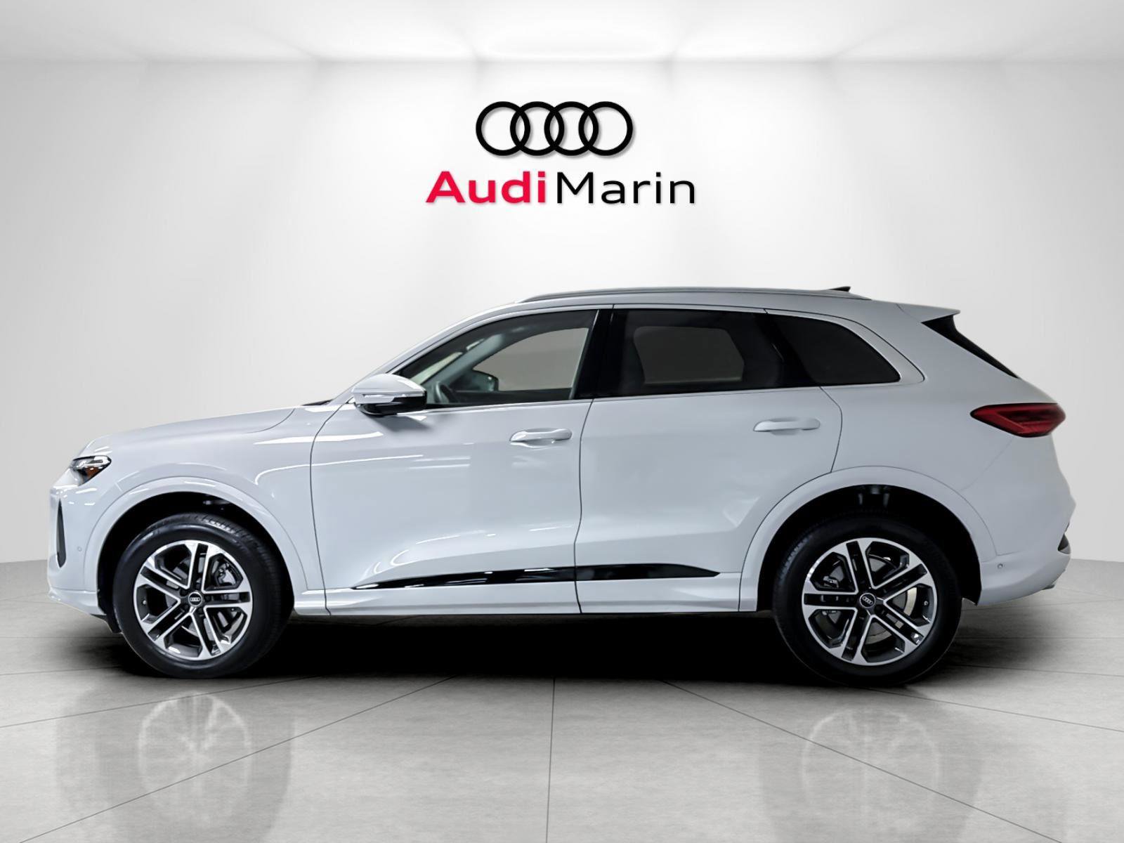 Certified 2025 Audi Q5 Premium w/ Convenience Package image 2