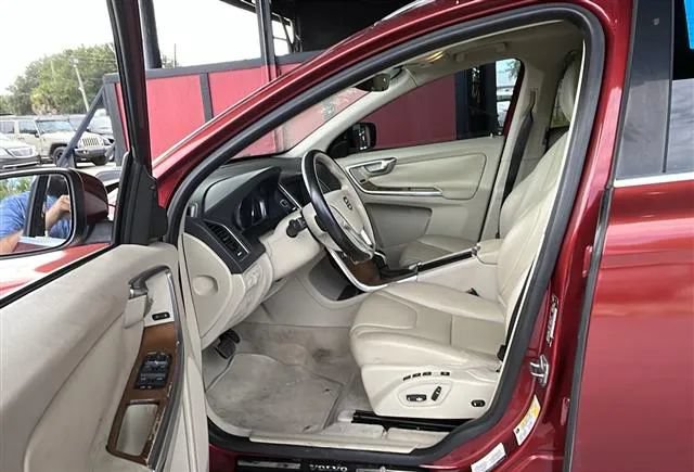 Used 2015 Volvo XC60 T5 Premier w/ Proximity Package FWD image 3