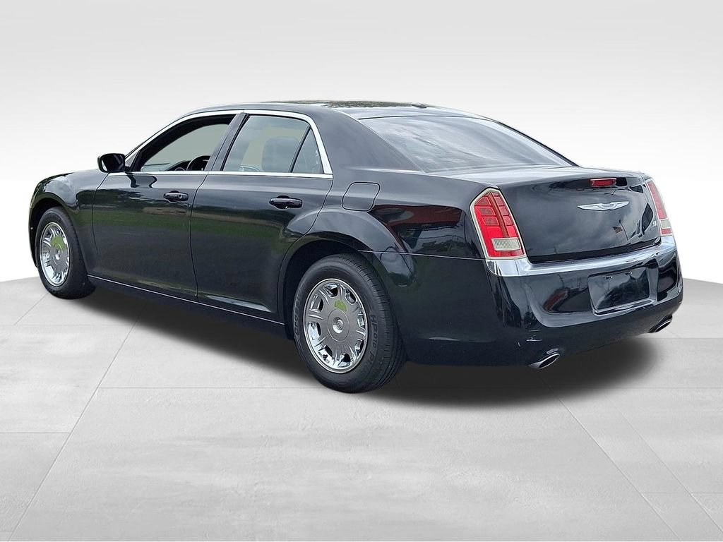 Used 2013 Chrysler 300 w/ Driver Convenience Group RWD image 4