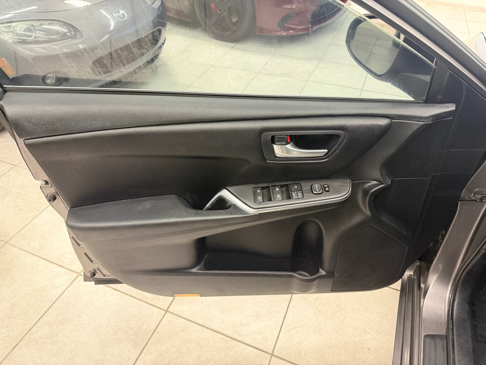 Used 2016 Toyota Camry SE FWD image 13