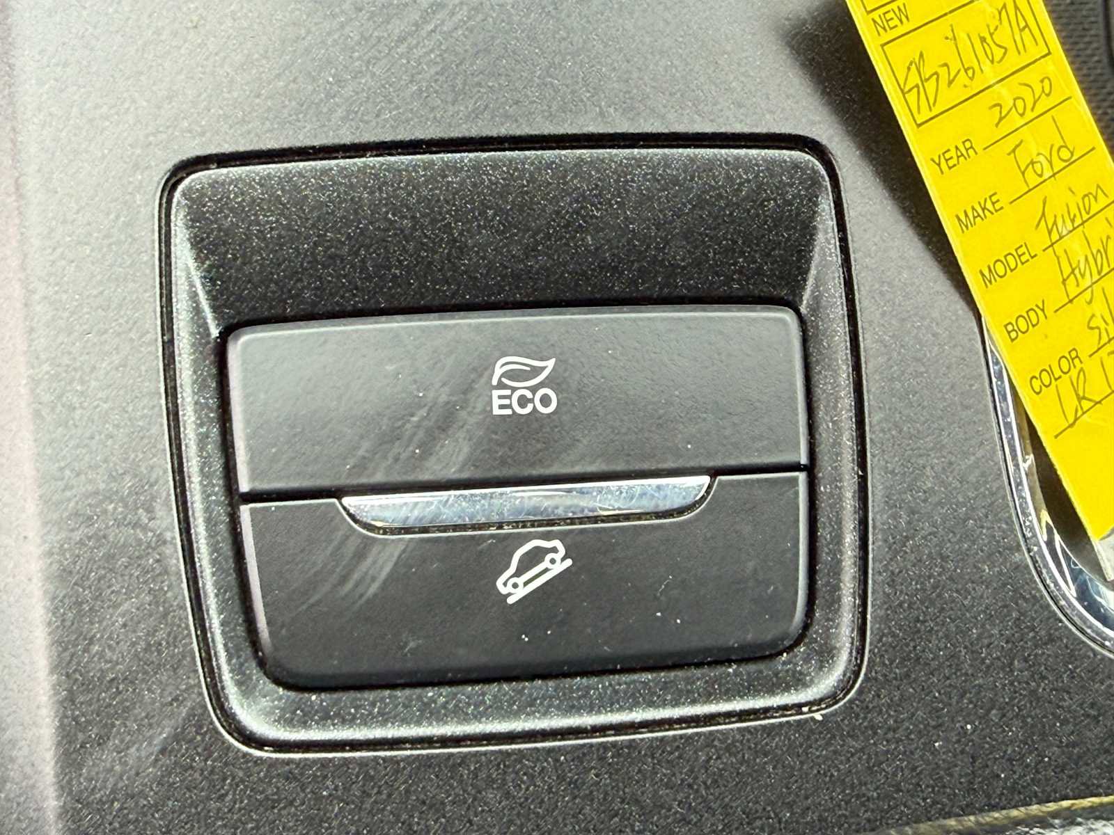 Used 2020 Ford Fusion SE FWD image 24