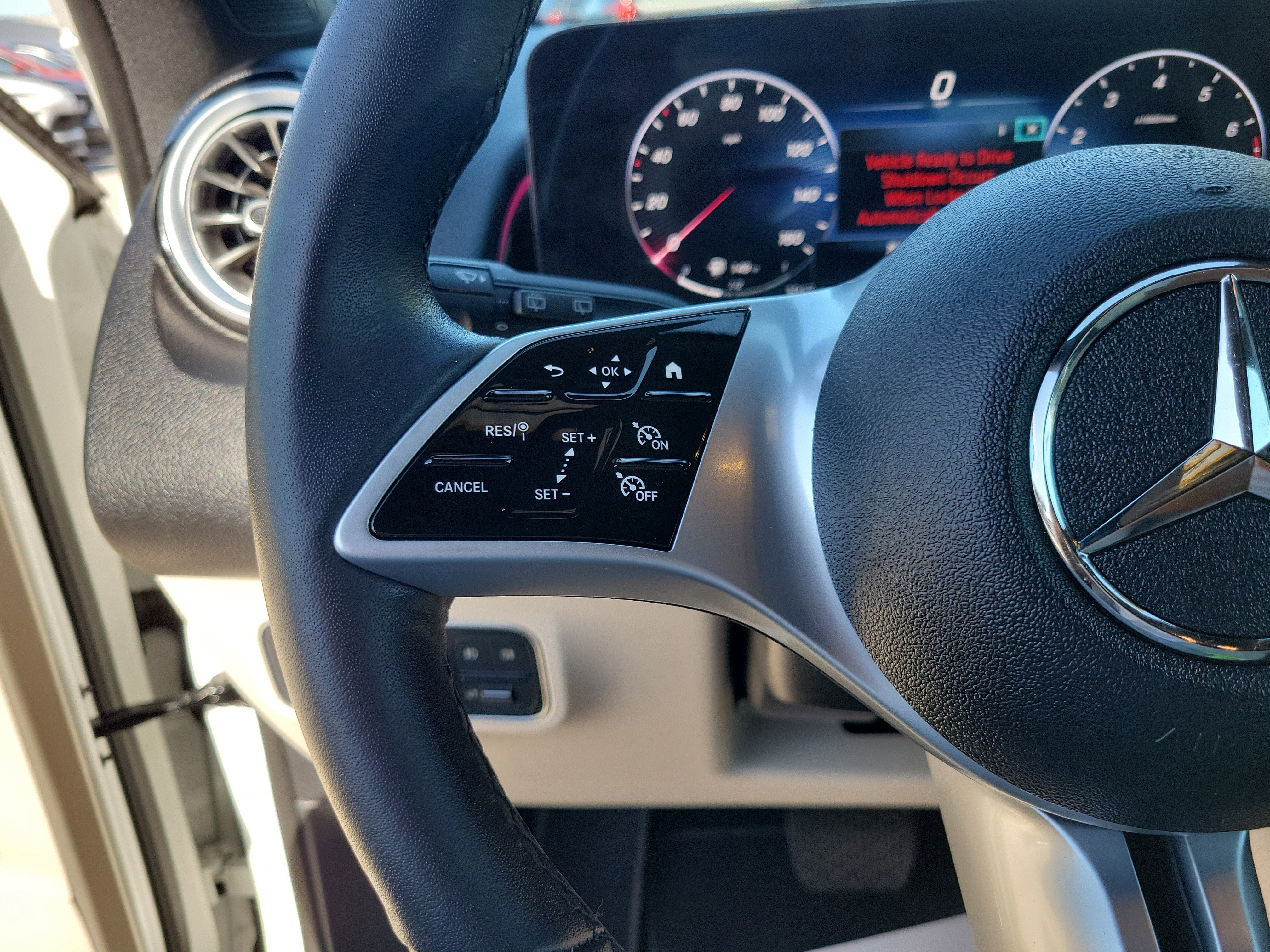 Used 2025 Mercedes-Benz GLB 250 image 28