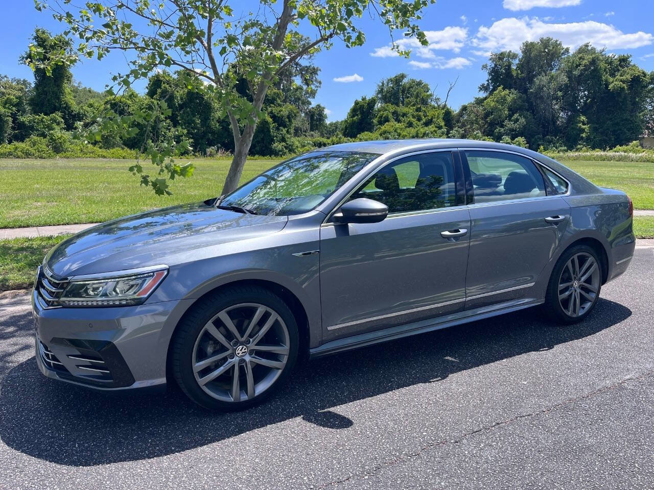 Used 2019 Volkswagen Passat 2.0T SE R-Line FWD image 3