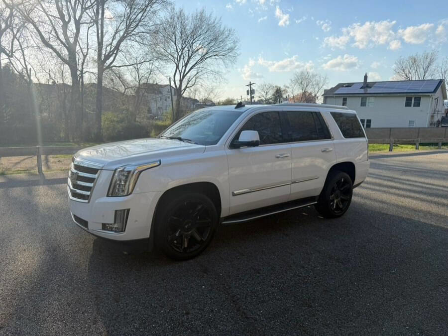 Used 2018 Cadillac Escalade Luxury AWD/4WD image 4